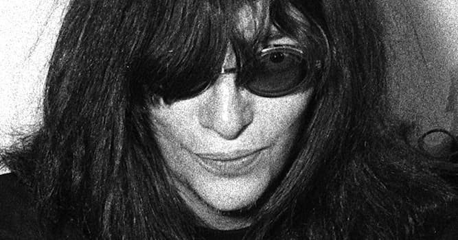 Cultura Pregunta Trivia: ¿ Cuál es el nombre del cantante que aparece en la foto?