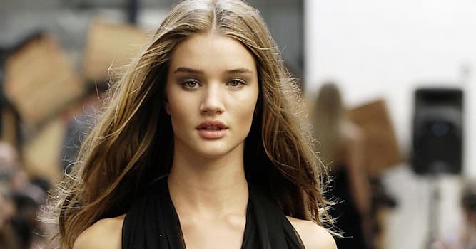 społeczeństwo Pytanie-Ciekawostka: Kim jest Rosie Huntington-Whiteley?