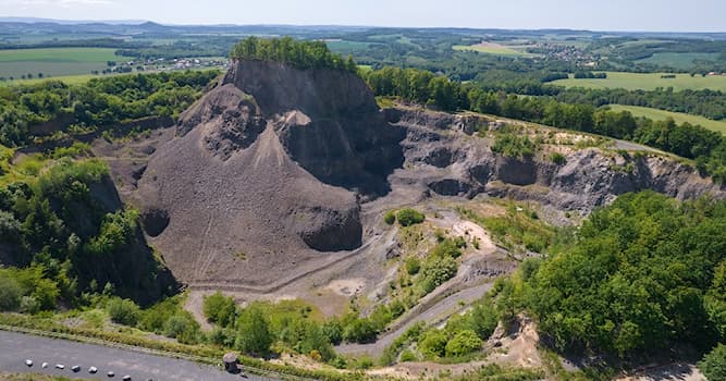 Geografia Pytanie-Ciekawostka: W jakim kraju znajduje się kraina wygasłych wulkanów?