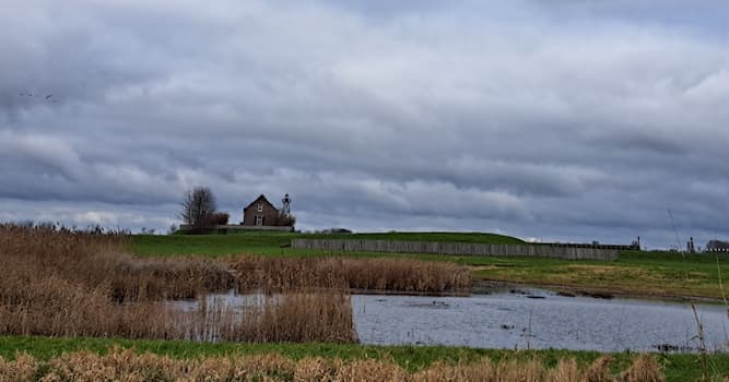 Geschiedenis Trivia Vraag: Hoe heet het drooggevallen eiland in de Zuiderzee, dat in 1859 ontruimd is in opdracht van koning Willem III?