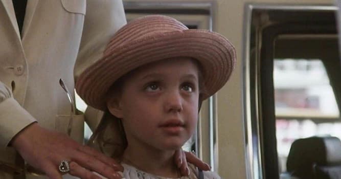 Películas Pregunta Trivia: ¿En qué película Angelina Jolie tuvo su primera aparición en el cine?