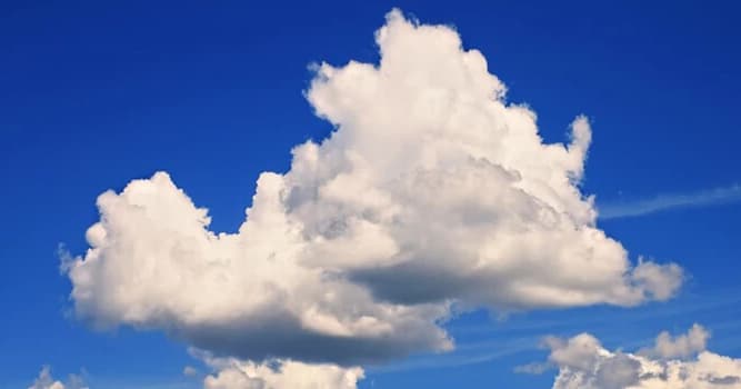 Сiencia Pregunta Trivia: ¿Qué son nubes densas de agua con bordes definidos que a veces parecen cúpulas?