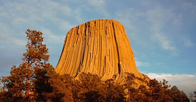 Aardrijkskunde Trivia Vraag: Hoe heet deze grote monoliet in de Amerikaanse staat Wyoming?