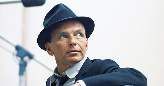 Film & TV Triviafråga: Vem var den amerikanska sångaren, skådespelaren och underhållaren på bilden?