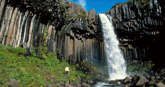 Aardrijkskunde Trivia Vraag: Hoe heet deze beroemde IJslandse waterval?