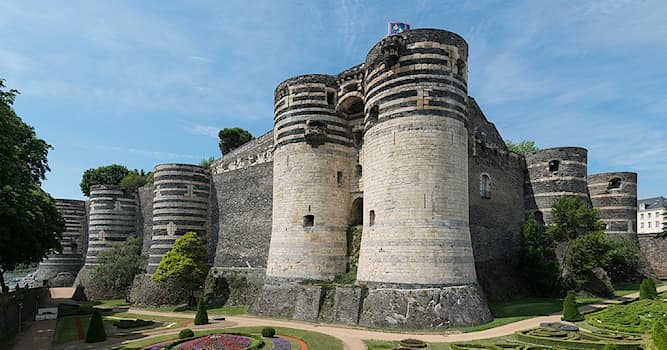 Aardrijkskunde Trivia Vraag: Hoe heet dit bekende Loirekasteel?