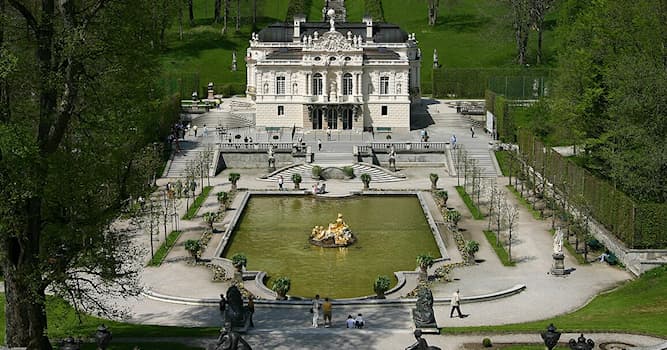 Aardrijkskunde Trivia Vraag: Hoe heet dit slot van Ludwig II van Beieren dat bekend staat om de kunstmatige Venusgrot in de tuin?