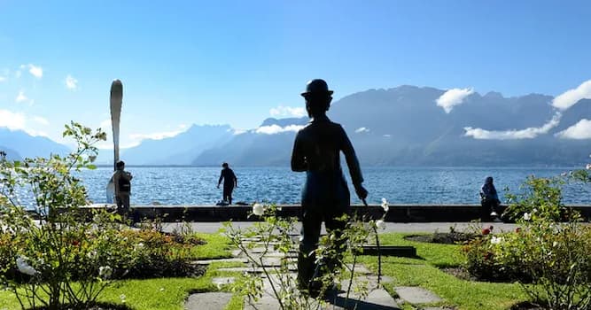 Aardrijkskunde Trivia Vraag: In welk land staat dit standbeeld van Charlie Chaplin?