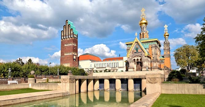 Aardrijkskunde Trivia Vraag: In welke Duitse stad bevindt zich de Jugendstil-kunstenaarskolonie Mathildenhöhe?