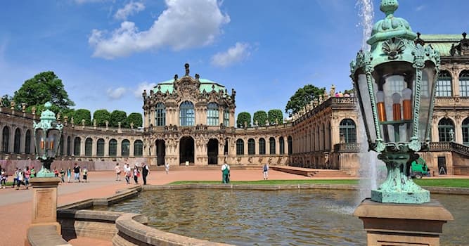 Aardrijkskunde Trivia Vraag: In welke Duitse stad bevindt zich het paleiscomplex Zwinger?