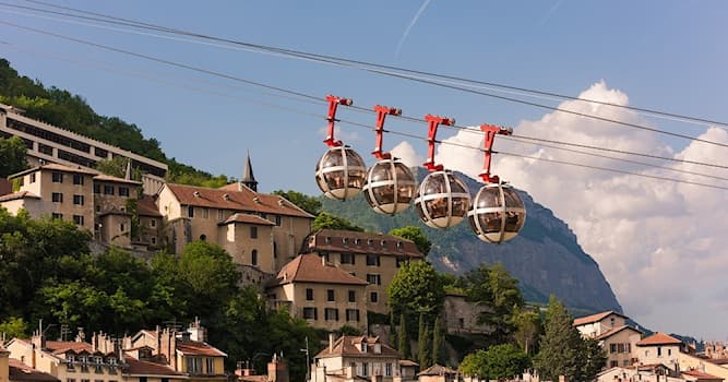 Aardrijkskunde Trivia Vraag: In welke Franse stad bevindt zich deze beroemde kabellift?