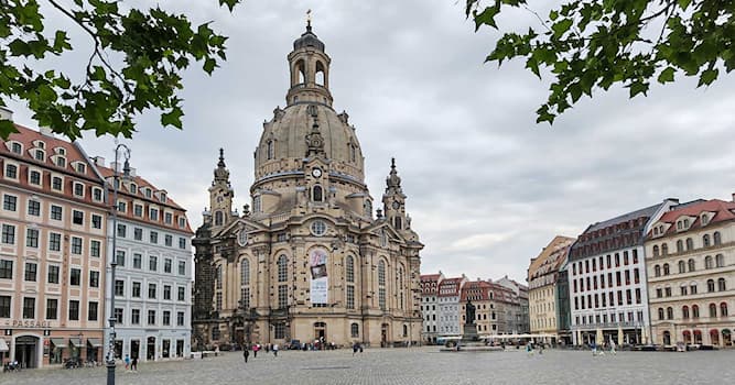 Aardrijkskunde Trivia Vraag: Van welke Duitse stad is de Frauenkirche een van de uithangborden?