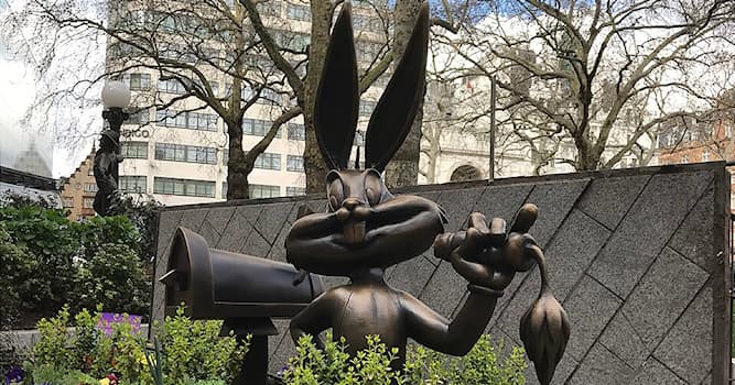 Aardrijkskunde Trivia Vraag: Waar in Londen vind je een standbeeld van Bug Bunny?