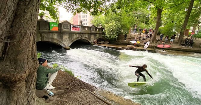 Maatschappij Trivia Vraag: Waar kan er midden in de stad worden gesurfd?