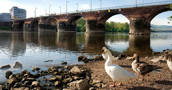 Aardrijkskunde Trivia Vraag: Waar ligt de oudste brug van Duitsland?