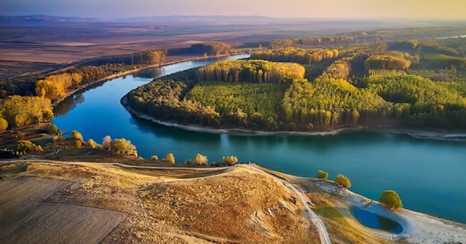 Aardrijkskunde Trivia Vraag: Welk van deze vier hoofdsteden ligt niet aan de Donau?