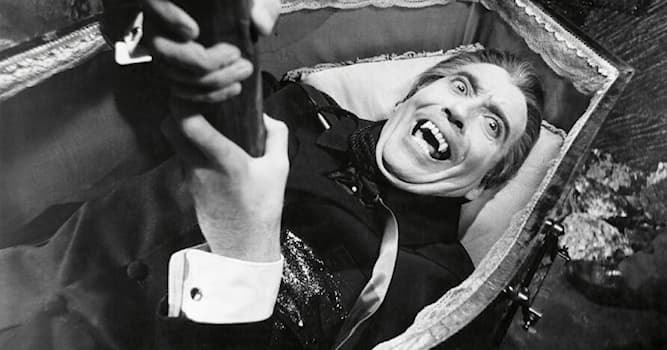 Films & TV Trivia Vraag: Welke acteur speelde maar liefst in tien verschillende films de rol van Dracula?