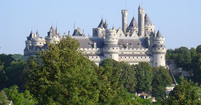 Cultuur Trivia Vraag: Welke bekende Franse architect herbouwde het Kasteel van Pierrefonds?