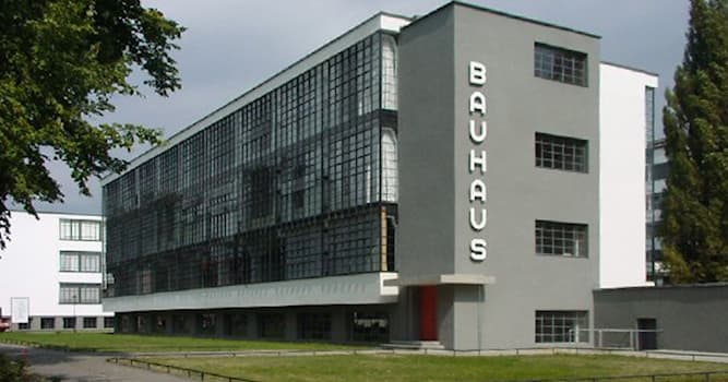 Cultuur Trivia Vraag: Welke beroemde architect heeft het Bauhaus opgericht?