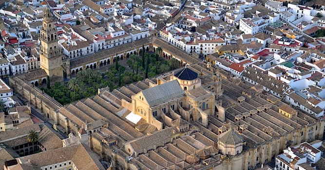 Aardrijkskunde Trivia Vraag: Welke Spaanse stad staat bekend om de wereldberoemde Mezquita (Spaans voor moskee)?