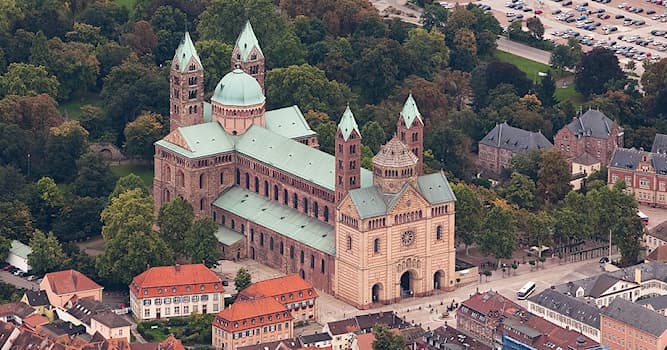 Aardrijkskunde Trivia Vraag: Welke stad heeft de grootste kerk in romaanse stijl ter wereld?