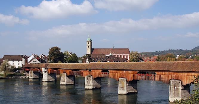 Aardrijkskunde Trivia Vraag: Waar bevindt zich de langste overdekte houten brug van Europa?