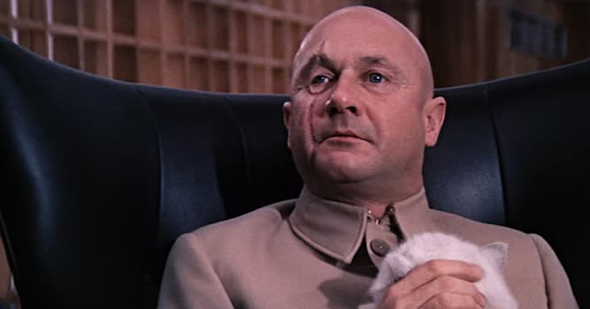 Films & TV Trivia Vraag: Wie zie je hier in de rol van Ernst Stavro Blofeld?