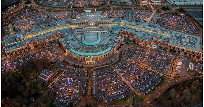 Society Trivia Question: In which year did the Trafford Centre, a shopping centre in England, open?