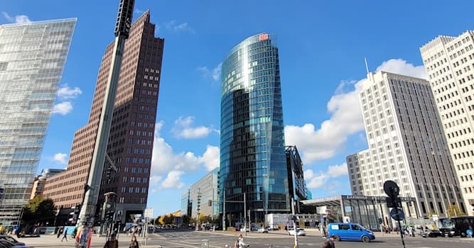 Aardrijkskunde Trivia Vraag: Hoe heet dit beroemde plein in Berlijn?