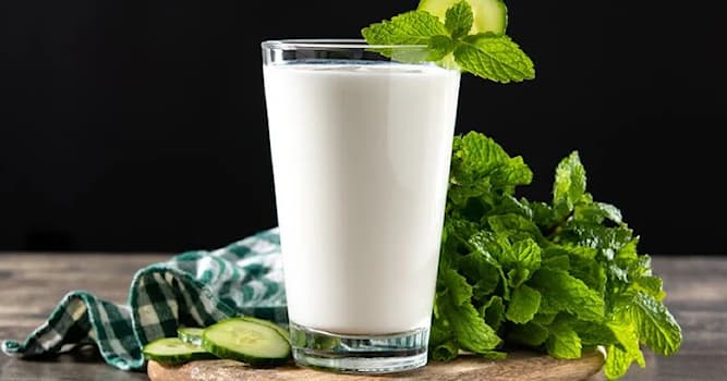 Maatschappij Trivia Vraag: Hoe heet het populaire Turkse drankje op basis van yoghurt?