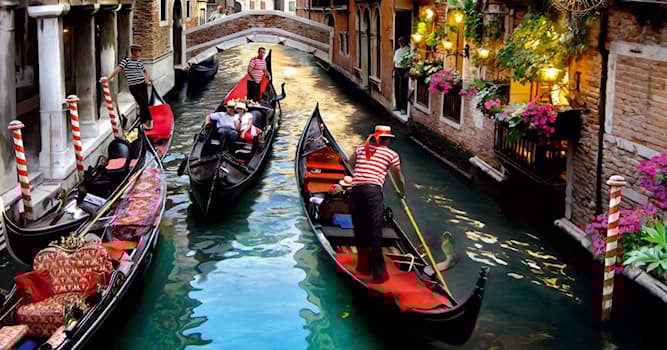 Geography Trivia Question: How many gondolas are there in Venice?