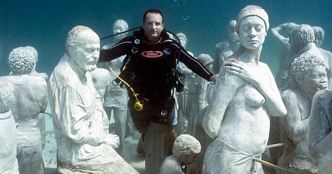 Cultuur Trivia Vraag: Welke Britse beeldhouwer staat bekend om zijn onderwaterbeelden?