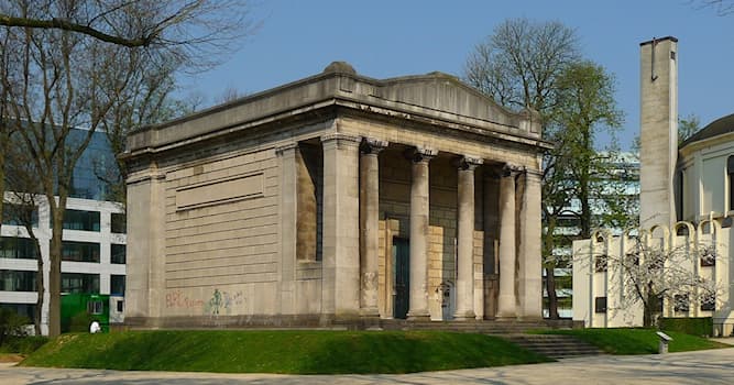 Cultuur Trivia Vraag: Wiens beeldhouwwerk staat er in het zogenaamde Hortapaviljoen in het Brusselse Jubelpark?