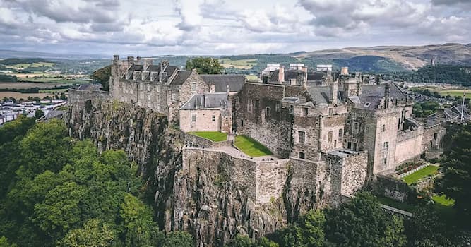 Aardrijkskunde Trivia Vraag: Hoe heet dit bekende kasteel in Schotland?