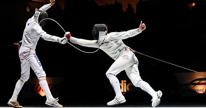 Sport Question: Dans quel sport les athlètes se touchent-ils avec des armes ?