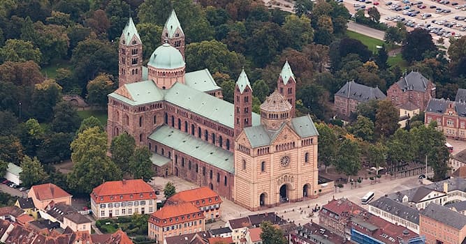 Aardrijkskunde Trivia Vraag: Waar bevindt zich de grootste kerk in romaanse stijl ter wereld?