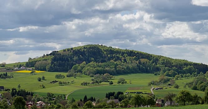 Geographie Wissensfrage: Wie heißt die höchste Erhebung des deutschen Mittelgebirges Odenwald?