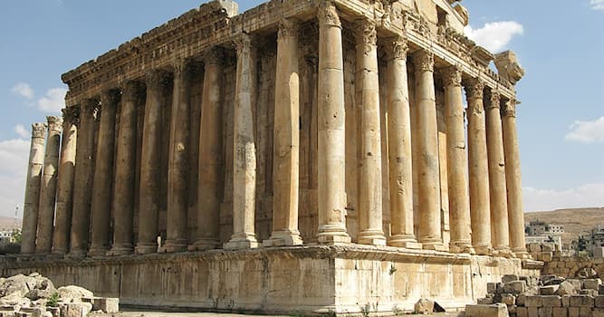 Aardrijkskunde Trivia Vraag: Welke Romeinse archeologische site staat bekend om zijn goed bewaarde Tempel van Bacchus?