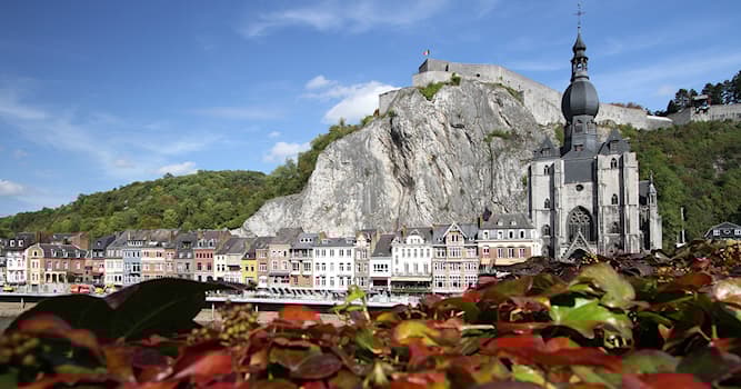 Aardrijkskunde Trivia Vraag: Welke zijrivier stroomt in Dinant in de Maas?