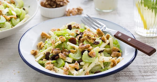 Maatschappij Trivia Vraag: Hoe heet een salade van bleekselder, appel en walnoten?