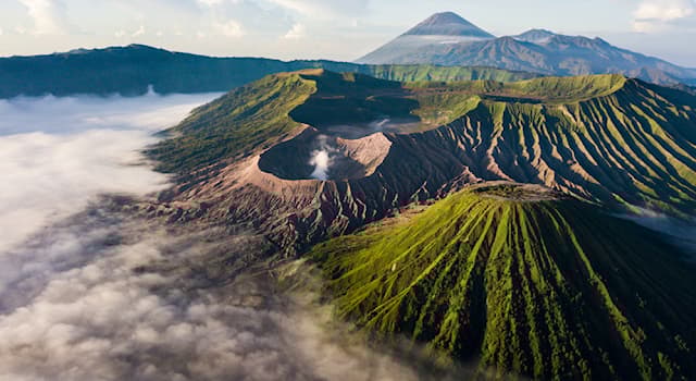 Geografia Pergunta Trivial: Onde fica o vulcão ativo 'Rinjani'?