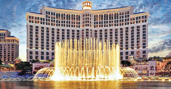 Aardrijkskunde Trivia Vraag: Welk hotel-casino in Las Vegas staat bekend om het waterspektakel aan zijn fonteinen?
