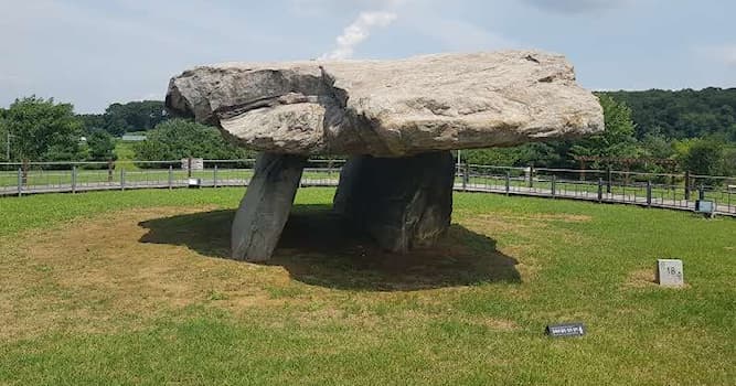 활동 내역 상식 퀴즈: 고대의 거석 구조물인 고인돌이 가장 많이 분포해 있는 나라는 어디인가?