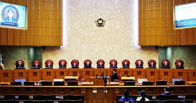 사회 상식 퀴즈: 다음 중 사의 한자로 선비사(士)를 쓰는 사람은?