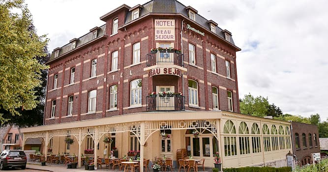 Films & TV Trivia Vraag: In welk Limburgs dorp staat hotel Beau Séjour, waar in 2017 de gelijknamige serie is opgenomen?