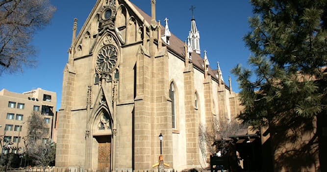 Culture Trivia Question: What is the Loretto Chapel in Santa Fe, New Mexico, United States, known for?