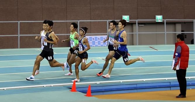 스포츠 상식 퀴즈: 육상 중거리 종목이 아닌 것은?