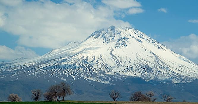 Geografía Pregunta Trivia: ¿Cuál es la altitud del monte Hasan ubicado en Turquía?
