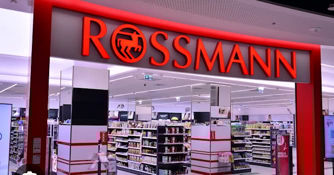 społeczeństwo Pytanie-Ciekawostka: Do kogo w większości należą drogerie Rossmann?