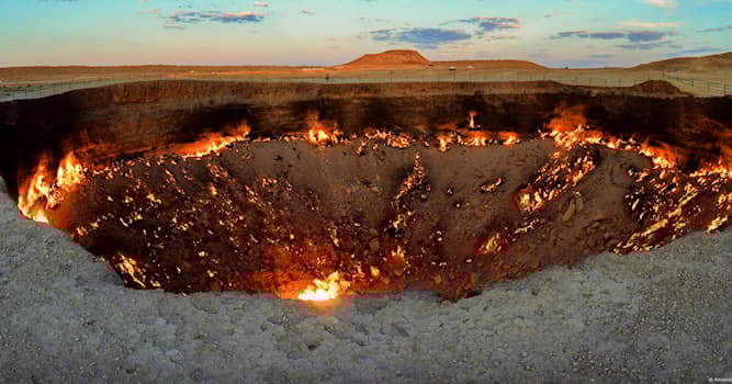 Aardrijkskunde Trivia Vraag: In welk land ligt de "Poort naar de Hel", de brandende krater sinds 1971 vanwege een gasexplosie?